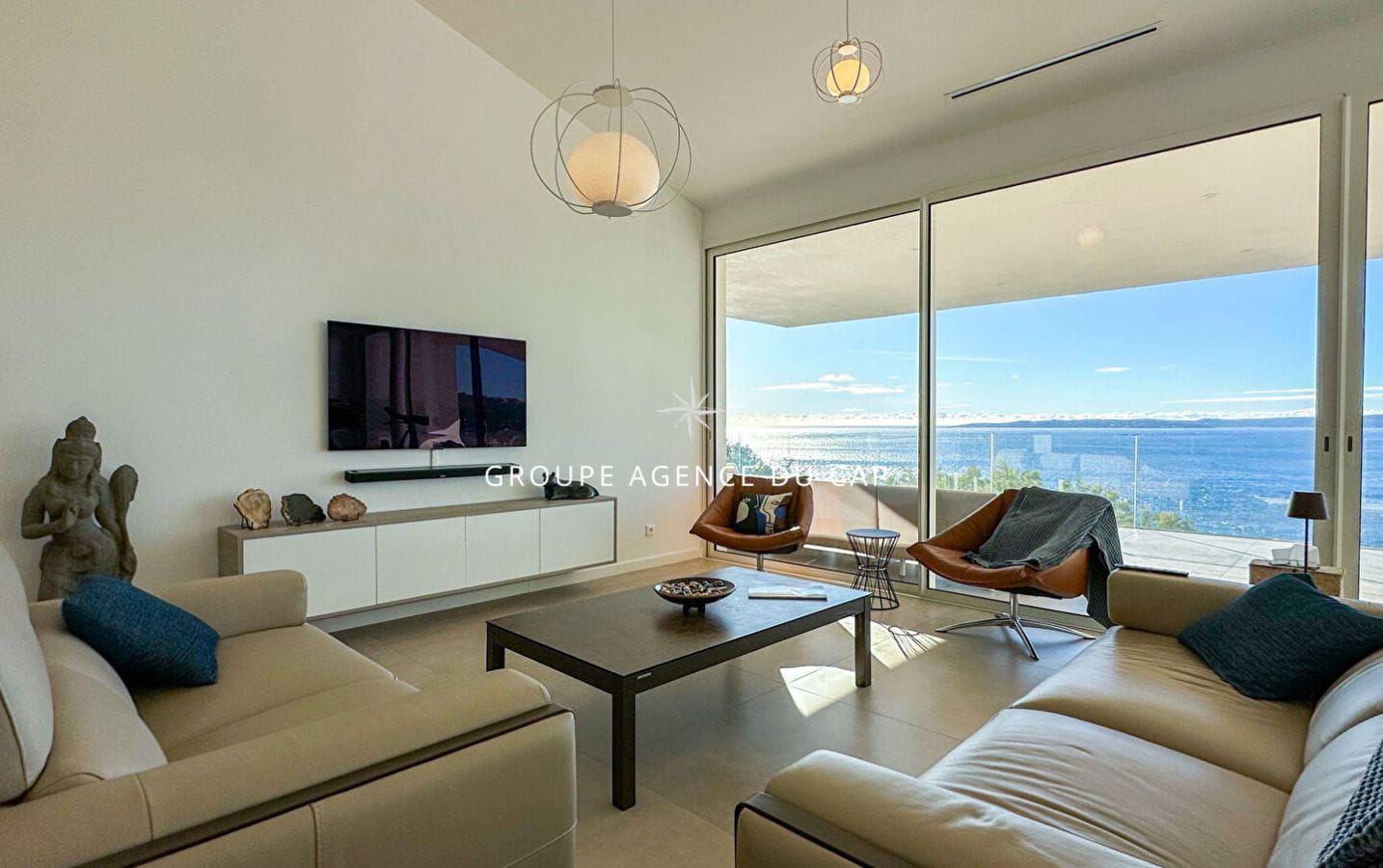 EXCEPTIONAL VILLA WITH PANORAMIC SEA VIEWS, WALKING DISTANCE FROM THE VILLAGE OF SAN-PEIRE IN LES ISSAMBRES Image 6