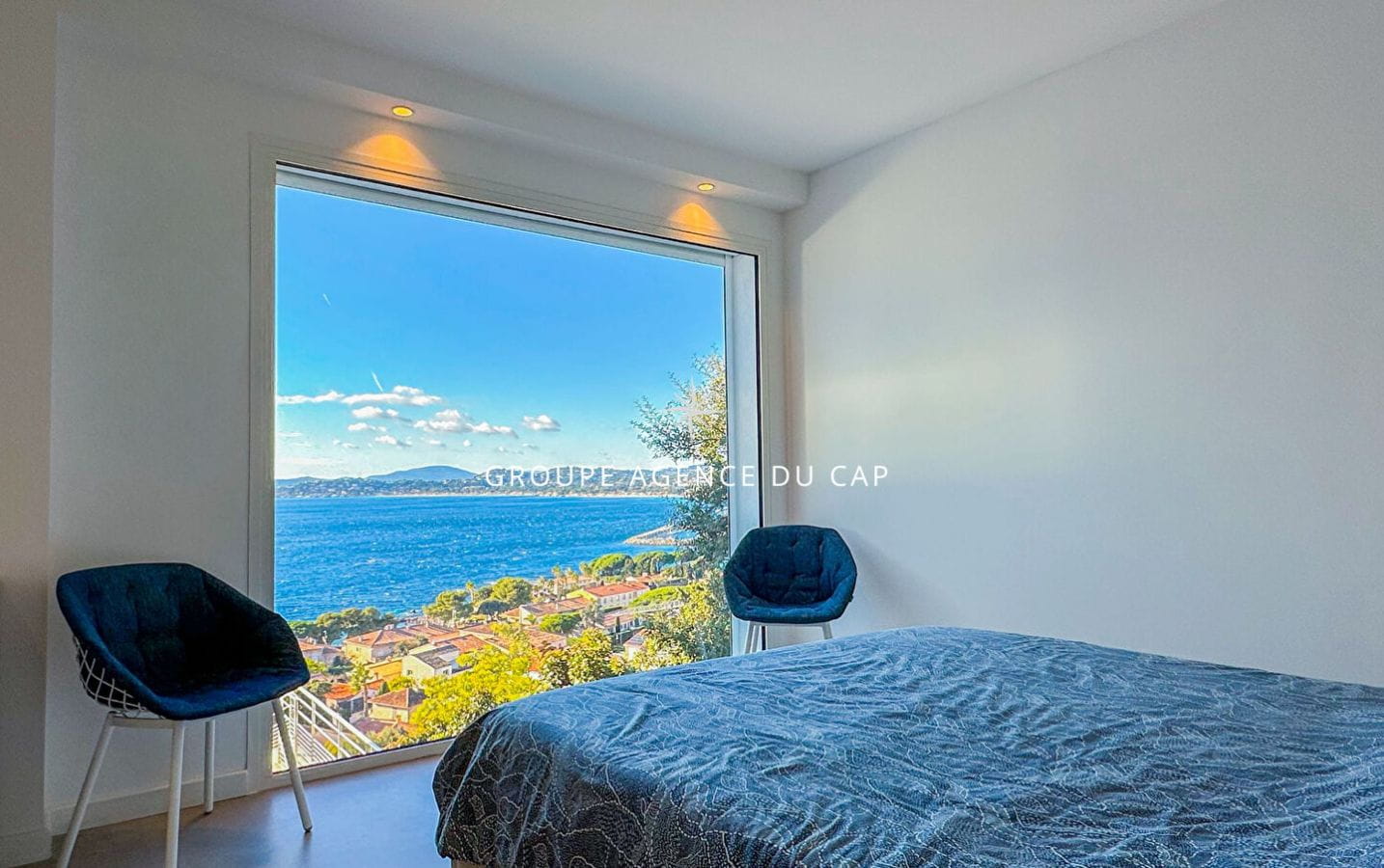 EXCEPTIONAL VILLA WITH PANORAMIC SEA VIEWS, WALKING DISTANCE FROM THE VILLAGE OF SAN-PEIRE IN LES ISSAMBRES Image 7