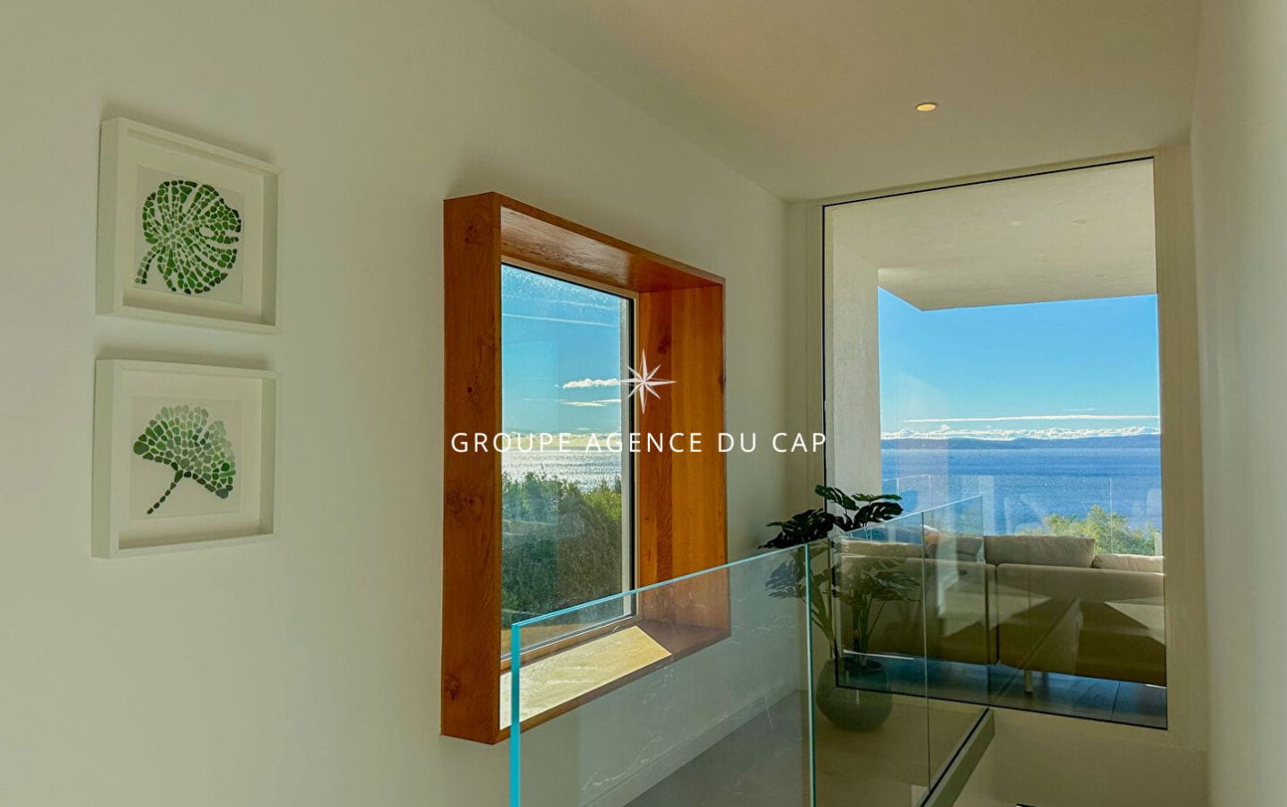 EXCEPTIONAL VILLA WITH PANORAMIC SEA VIEWS, WALKING DISTANCE FROM THE VILLAGE OF SAN-PEIRE IN LES ISSAMBRES Image 9