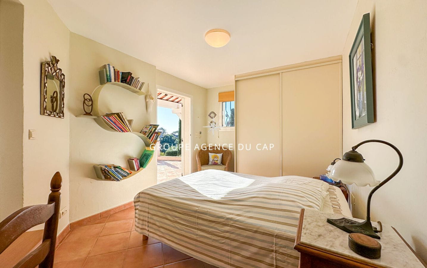 LES ISSAMBRES VILLA VUE MER GOLFE DE SAINT TROPEZ EN IMPASSE AVEC PISCINE Image 10