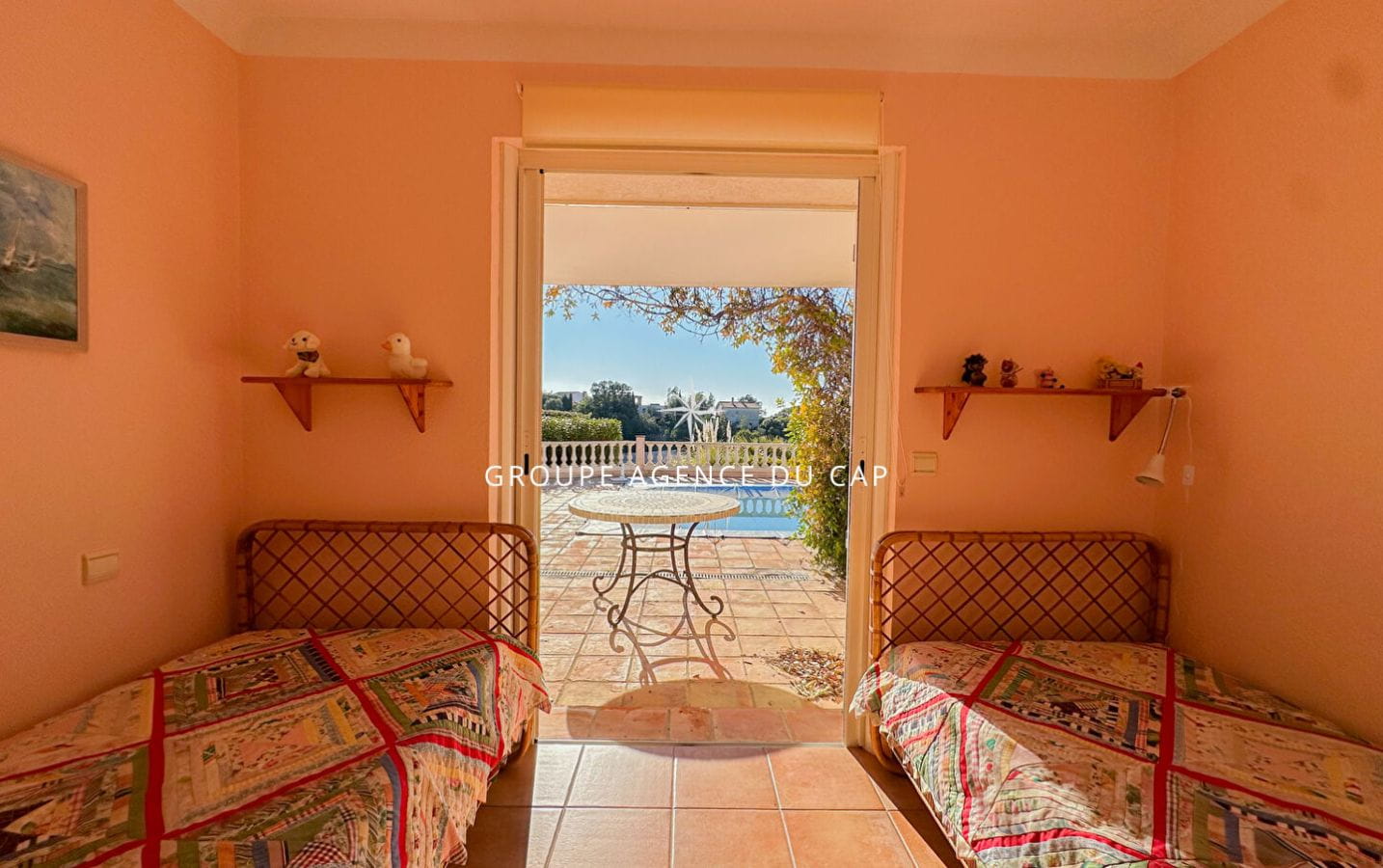 LES ISSAMBRES VILLA VUE MER GOLFE DE SAINT TROPEZ EN IMPASSE AVEC PISCINE Image 13