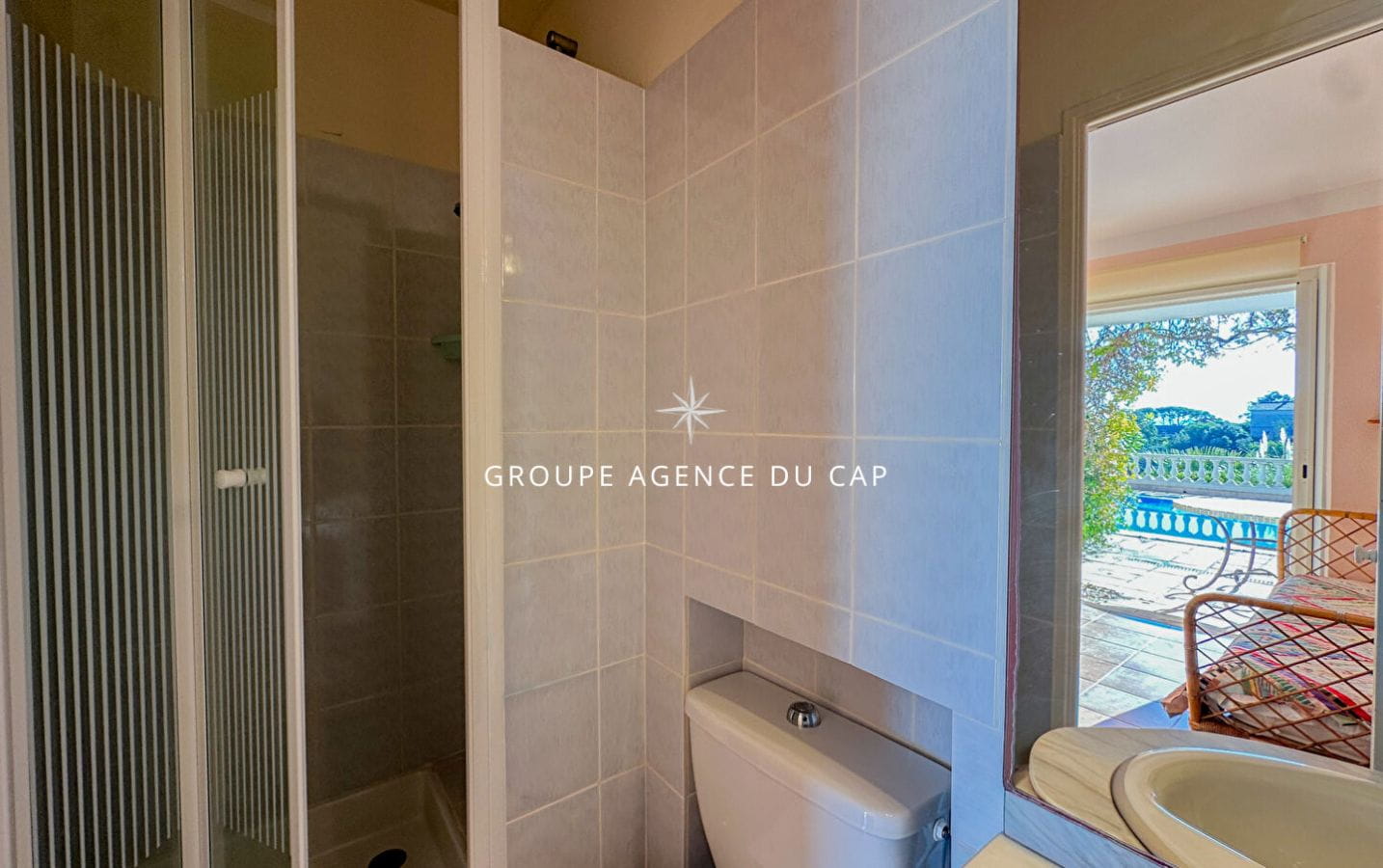 LES ISSAMBRES VILLA VUE MER GOLFE DE SAINT TROPEZ EN IMPASSE AVEC PISCINE Image 14