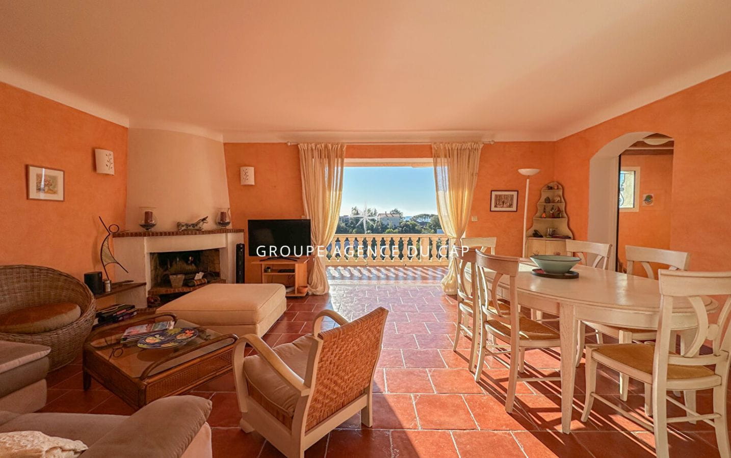 LES ISSAMBRES VILLA VUE MER GOLFE DE SAINT TROPEZ EN IMPASSE AVEC PISCINE Image 3