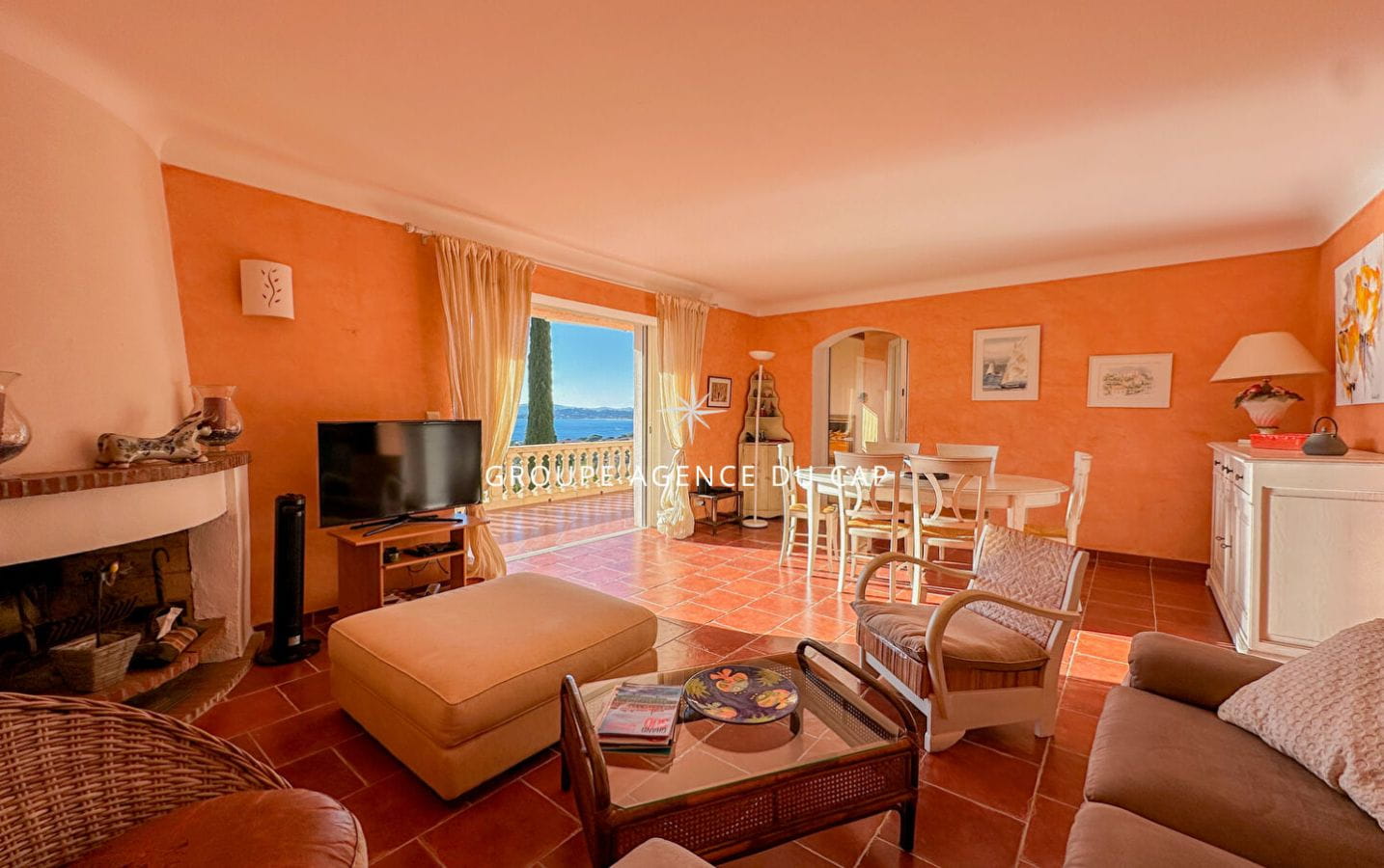 LES ISSAMBRES VILLA VUE MER GOLFE DE SAINT TROPEZ EN IMPASSE AVEC PISCINE Image 4