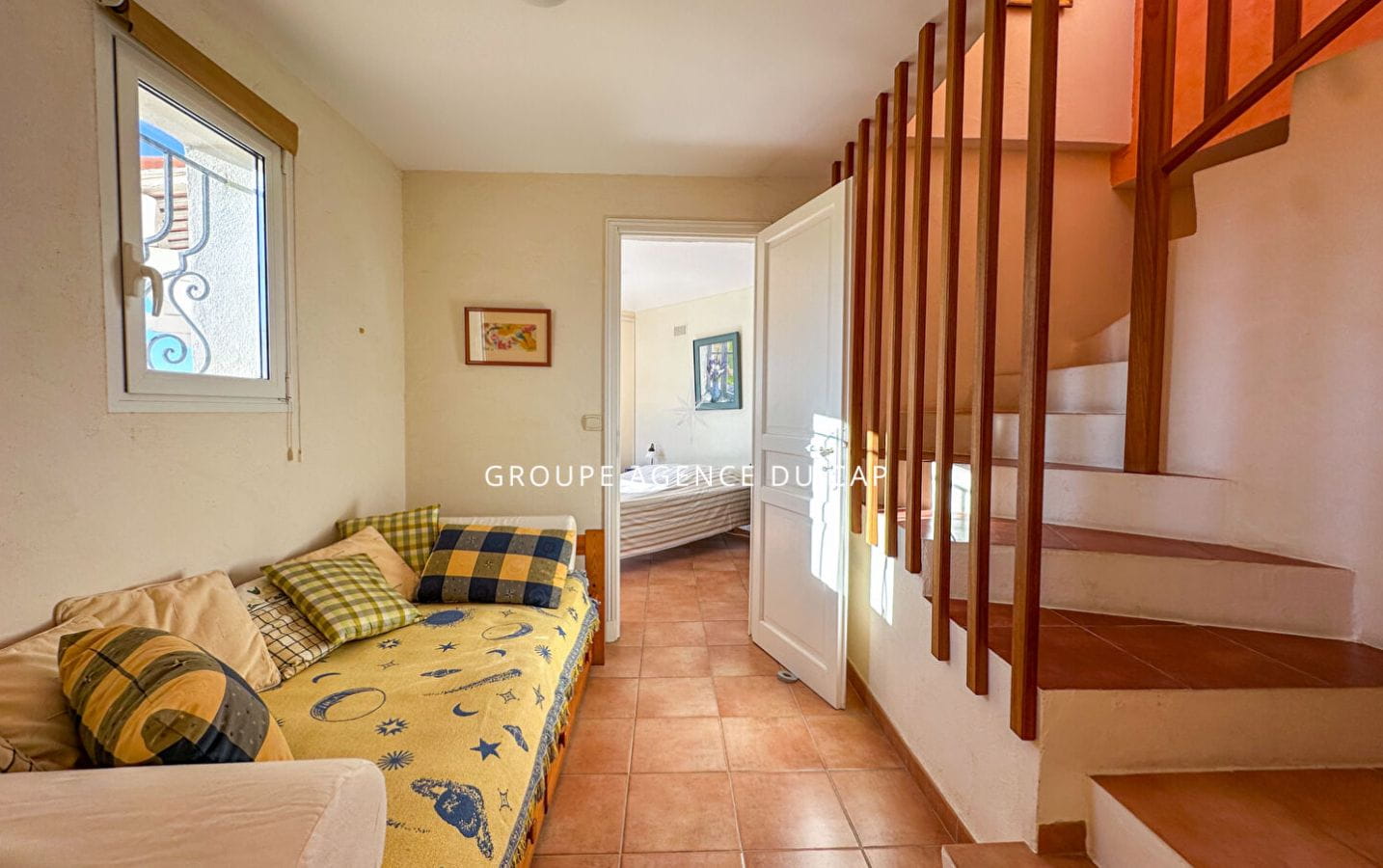 LES ISSAMBRES VILLA VUE MER GOLFE DE SAINT TROPEZ EN IMPASSE AVEC PISCINE Image 9