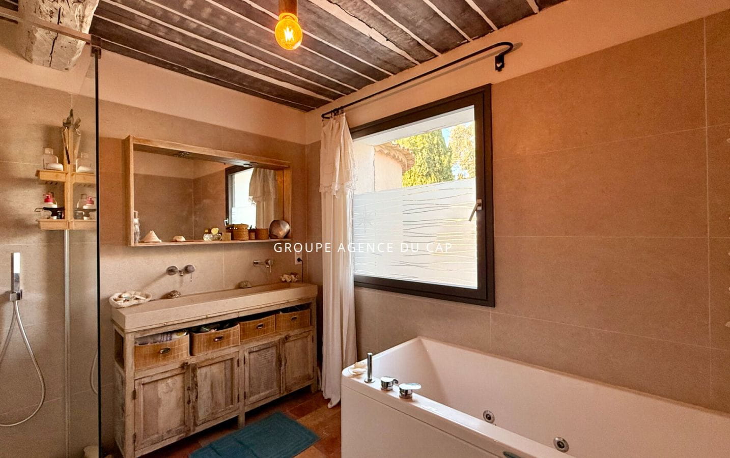 Charming single-story Provençal villa with sea views overlooking the Gulf of Saint-Tropez, independent apartment with swimming pool and 85 sqm garage, in Les Issambres Image 14