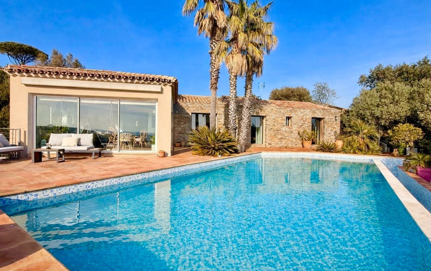 VILLA PROVENCALE DE CHARME DE PLAIN PIED VUE MER GOLFE DE SAINT TROPEZ , APPARTEMENT INDEPENDANT PISCINE ET GARAGE DE 85 M², AUX ISSAMBRES Image 0