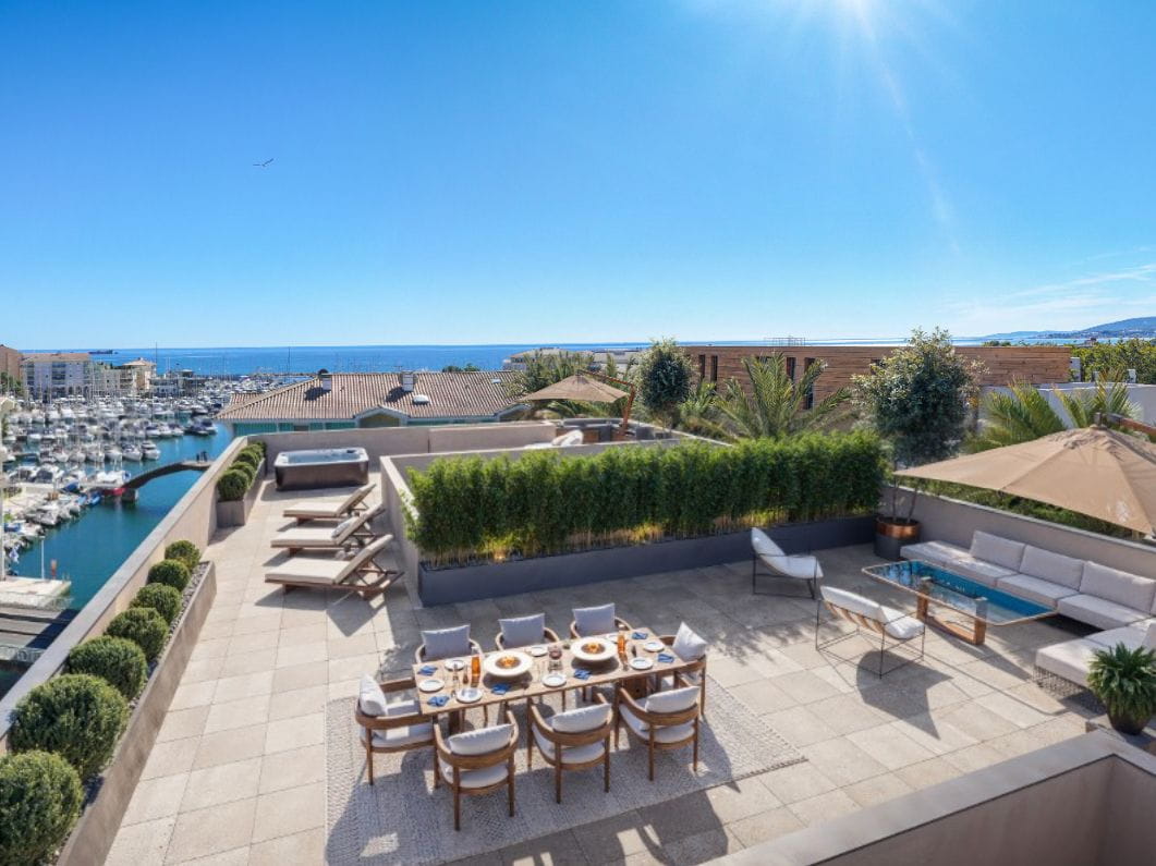 Luxurious 5-Room Apartment for Sale in Port Fréjus Image 0