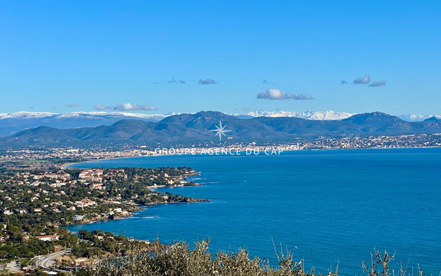 A VENDRE VILLA LES  ISSAMBRES  130M2 VUR MER TERRAIN DE PLUS DE 1800M2 Image 9