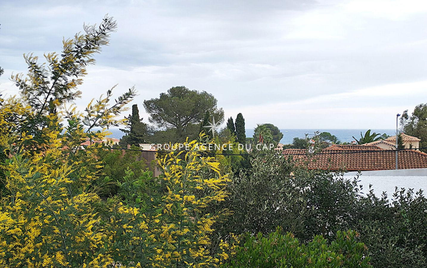 A VENDRE VILLA 6 PIECES 4 CHAMBRES SOLARIUM AVEC VUE MER PISCINE A PROXIMITE DU CENTRE VILLE DE SAINT AYGULF Image 1