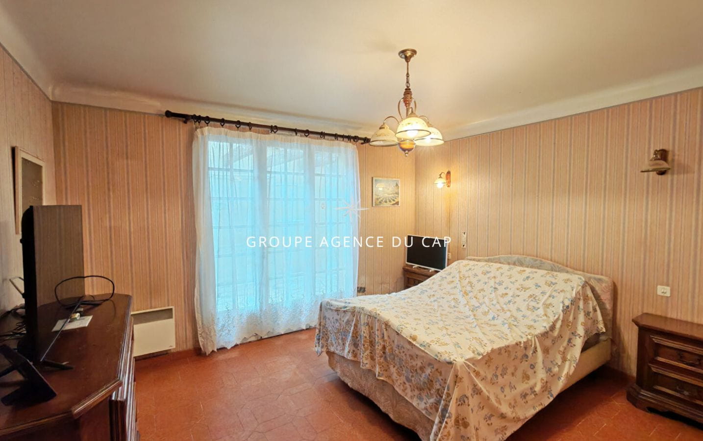 A VENDRE VILLA 6 PIECES 4 CHAMBRES SOLARIUM AVEC VUE MER PISCINE A PROXIMITE DU CENTRE VILLE DE SAINT AYGULF Image 5