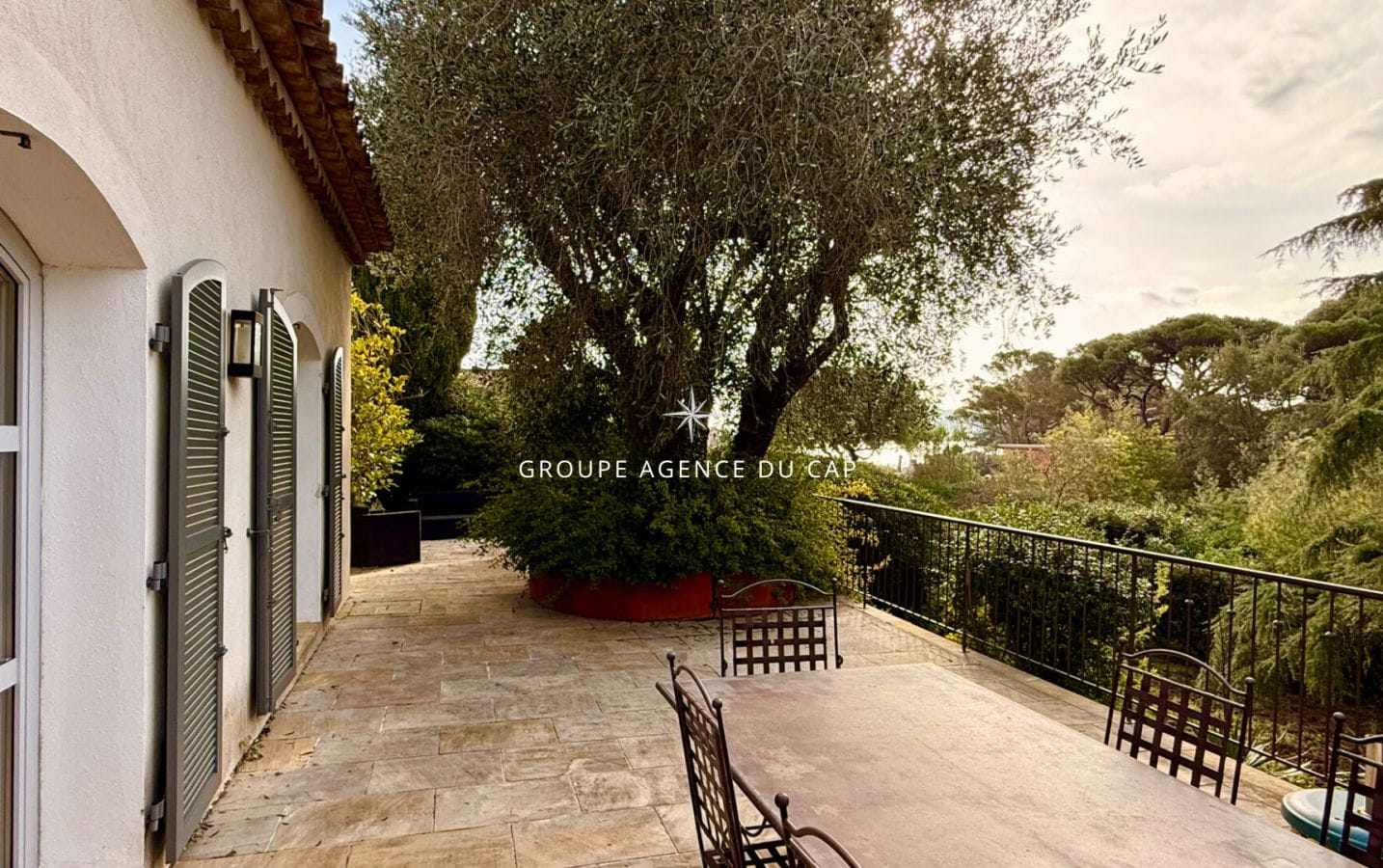 A PIED DES PLAGES SECTEUR PRIVILEGIE VILLA DE CHARME AVEC PISCINE ET GARAGE Image 17