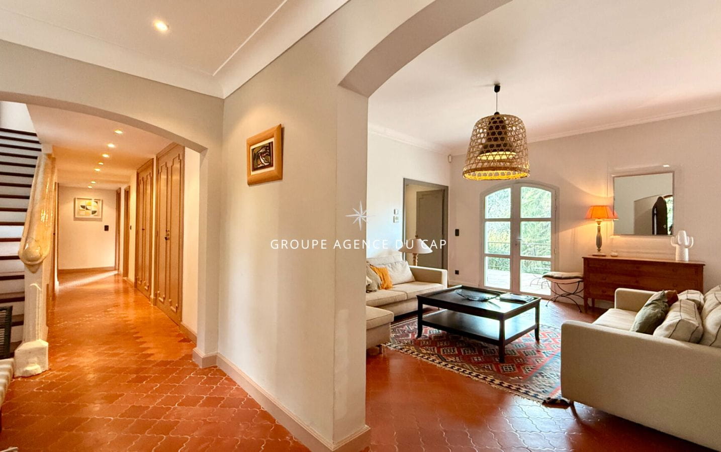 A PIED DES PLAGES SECTEUR PRIVILEGIE VILLA DE CHARME AVEC PISCINE ET GARAGE Image 3