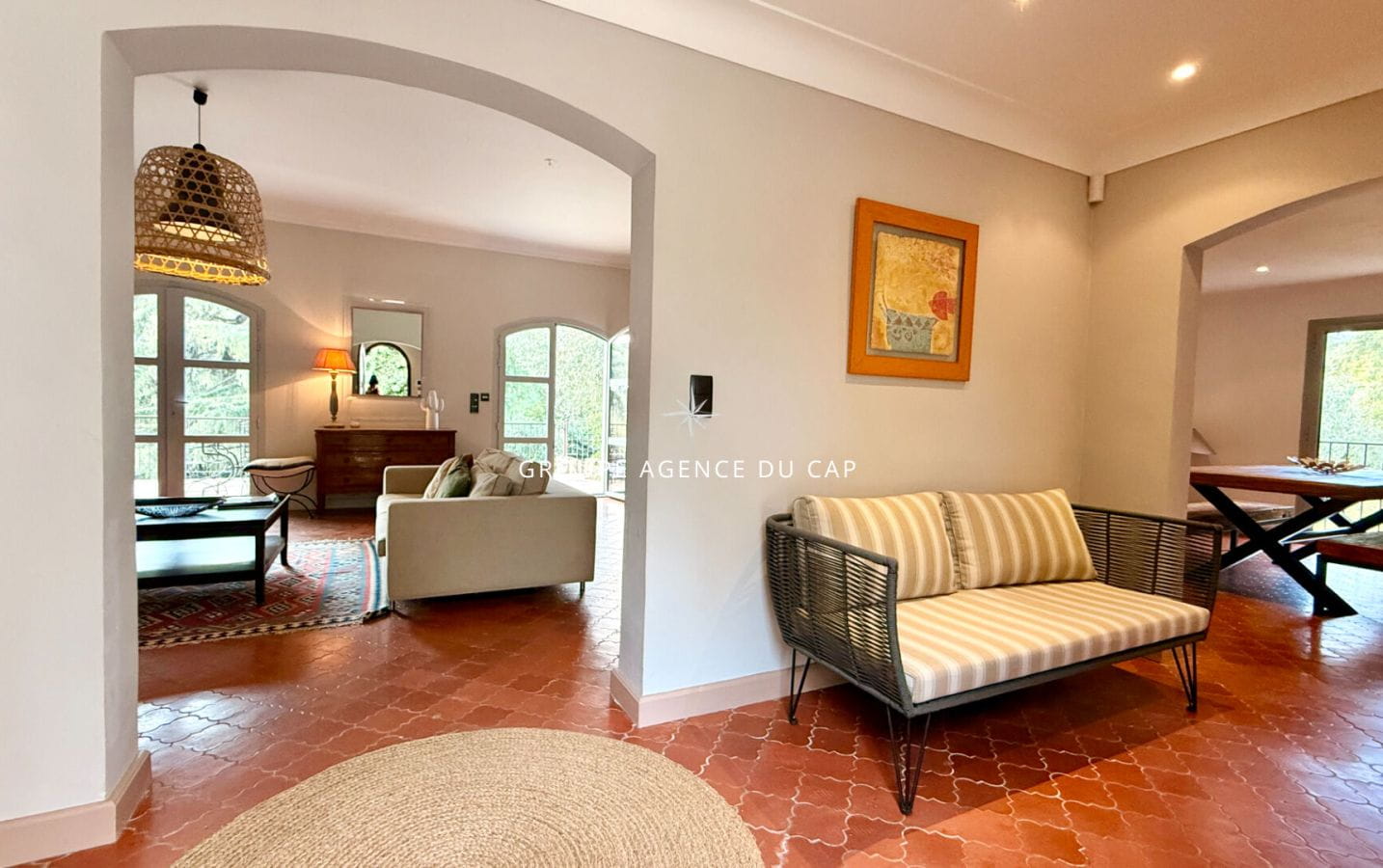 A PIED DES PLAGES SECTEUR PRIVILEGIE VILLA DE CHARME AVEC PISCINE ET GARAGE Image 4