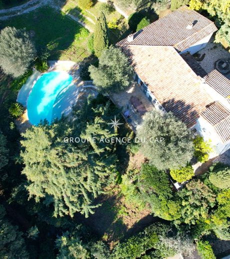 A PIED DES PLAGES SECTEUR PRIVILEGIE VILLA DE CHARME AVEC PISCINE ET GARAGE