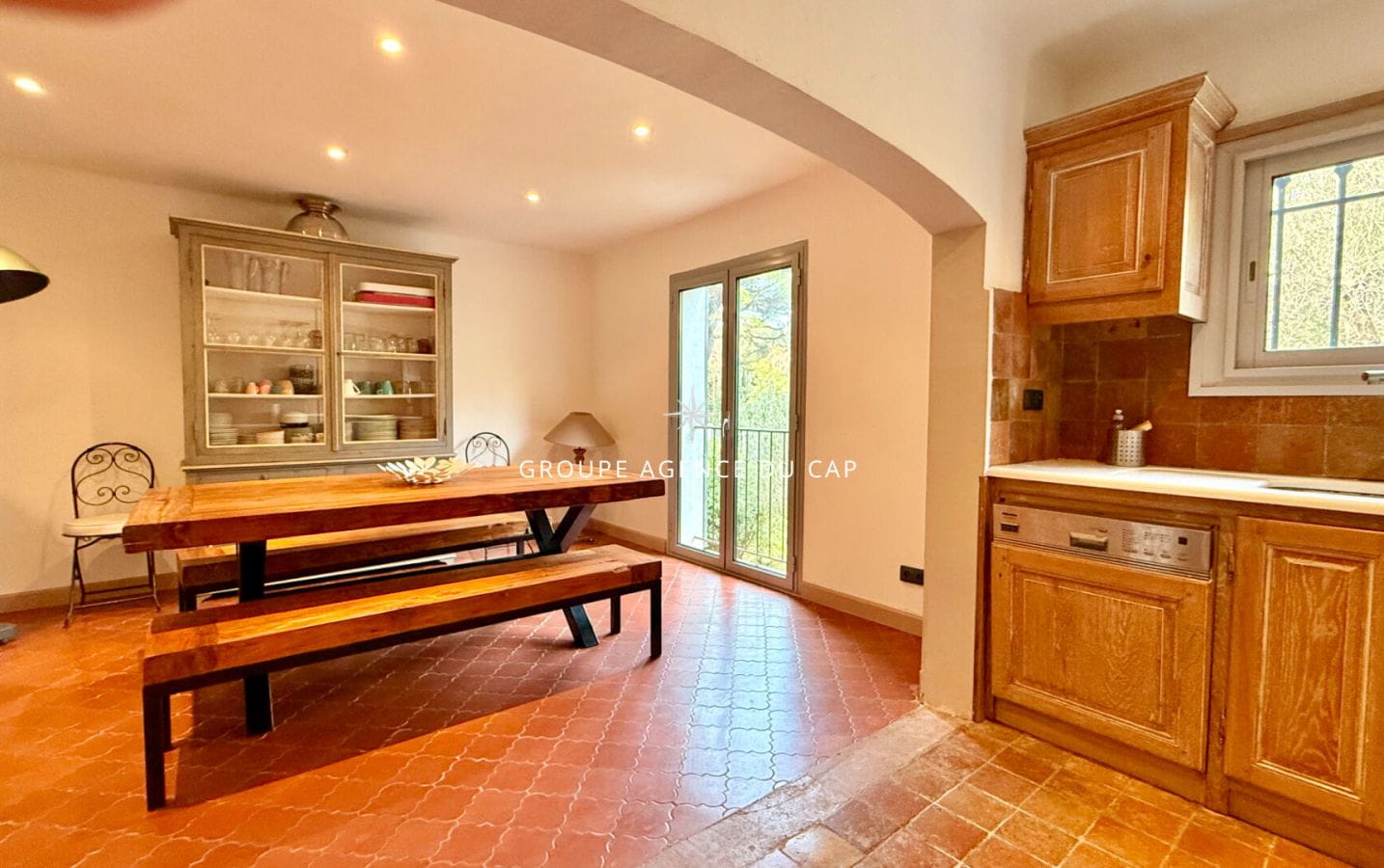 A PIED DES PLAGES SECTEUR PRIVILEGIE VILLA DE CHARME AVEC PISCINE ET GARAGE Image 9