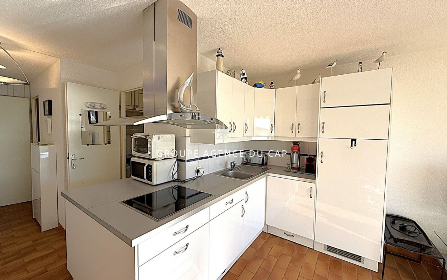 A VENDRE APPARTEMENT  T1 CABINE VUE MER DANS RESIDENCE SECURISEE AVEC PISCINE ET PARKING PROCHE MER ET CENTRE VILLE DES ISSAMBRES Image 4