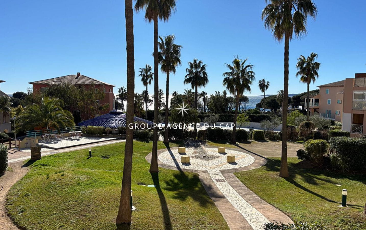APPARTEMENT 2 PIECES VUE MER RESIDENCE BORD DE MER PARKING PRIVE Image 6