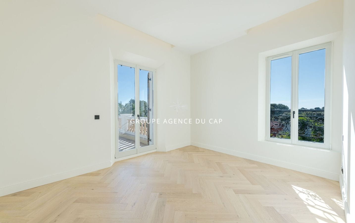 VILLA DE PRESTIGE 400M2 VUE MER ESPACE SPA CAVE A VIN PISCINE GARAGE, A SAINT RAPHAEL Image 12
