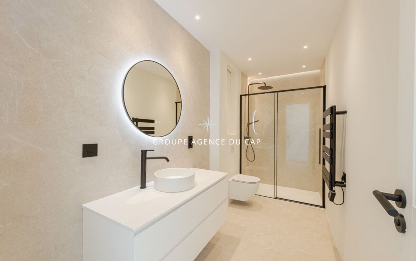 VILLA DE PRESTIGE 400M2 VUE MER ESPACE SPA CAVE A VIN PISCINE GARAGE, A SAINT RAPHAEL Image 13