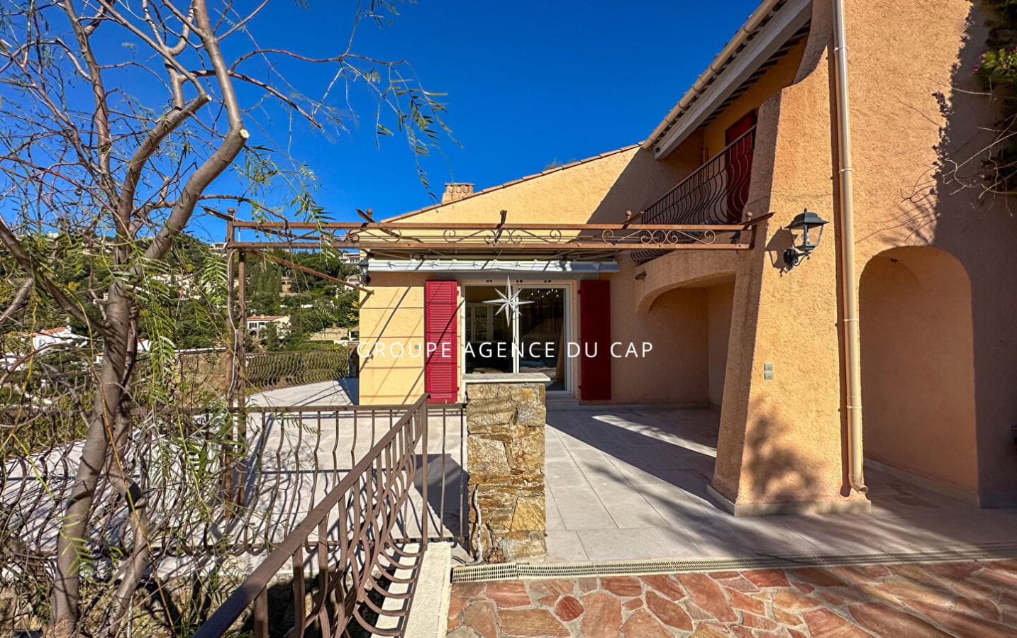 A VENDRE VILLA VUE MER GOLFE DE ST-TROPEZ 5 CHAMBRES ANNEXE PISCINE PARKINGS  AUX ISSAMBRES Image 14