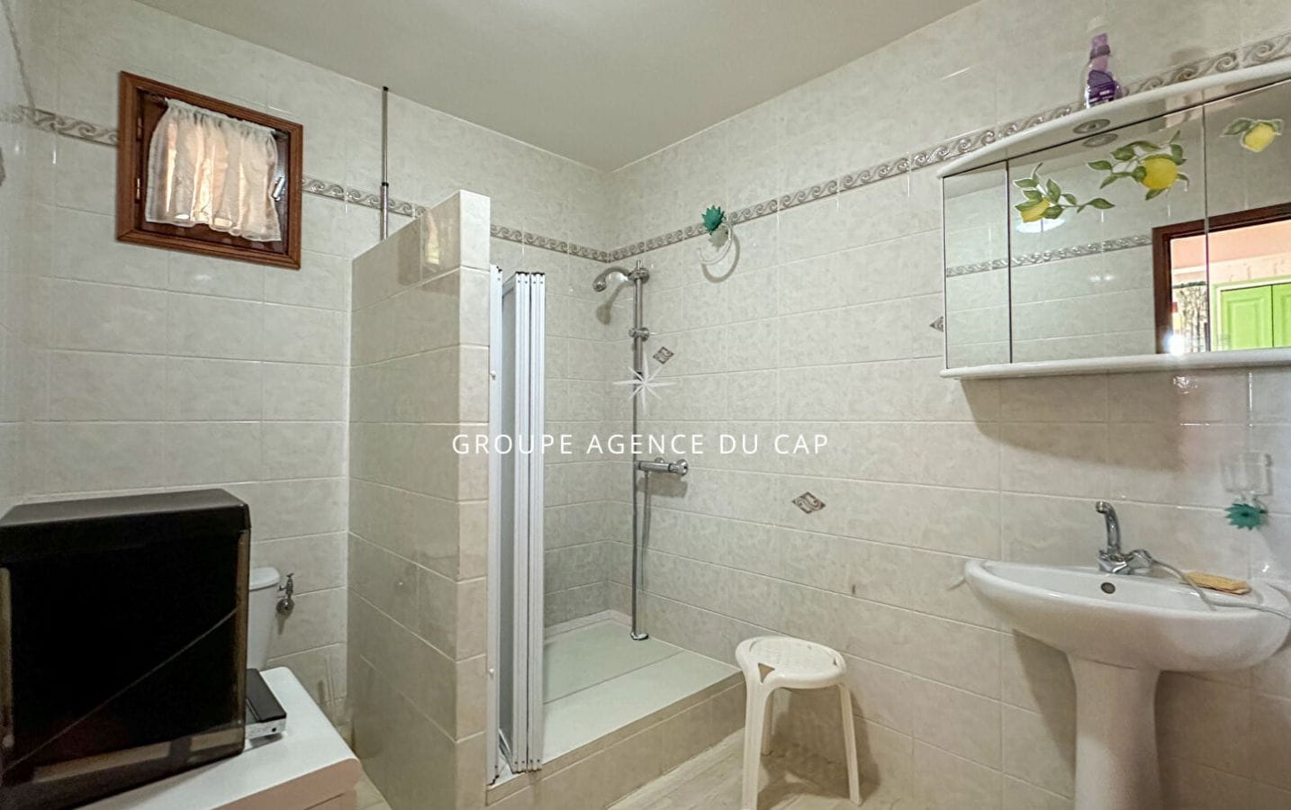 A VENDRE  EXCLUSIVITE VILLA PROVENCALE VUE MER  2 DEPENDANCES PISCINE GARAGE LES ISSAMBRES Image 10