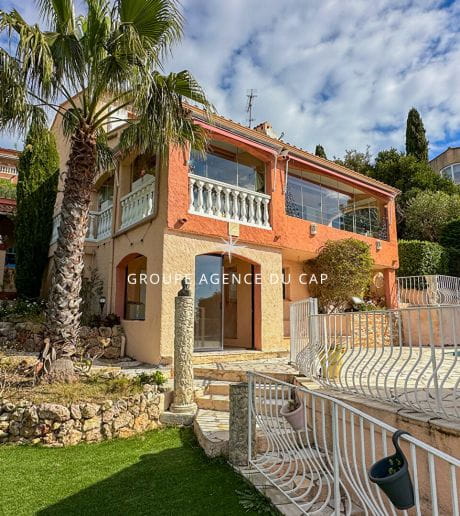 A VENDRE  EXCLUSIVITE VILLA PROVENCALE VUE MER  2 DEPENDANCES PISCINE GARAGE LES ISSAMBRES