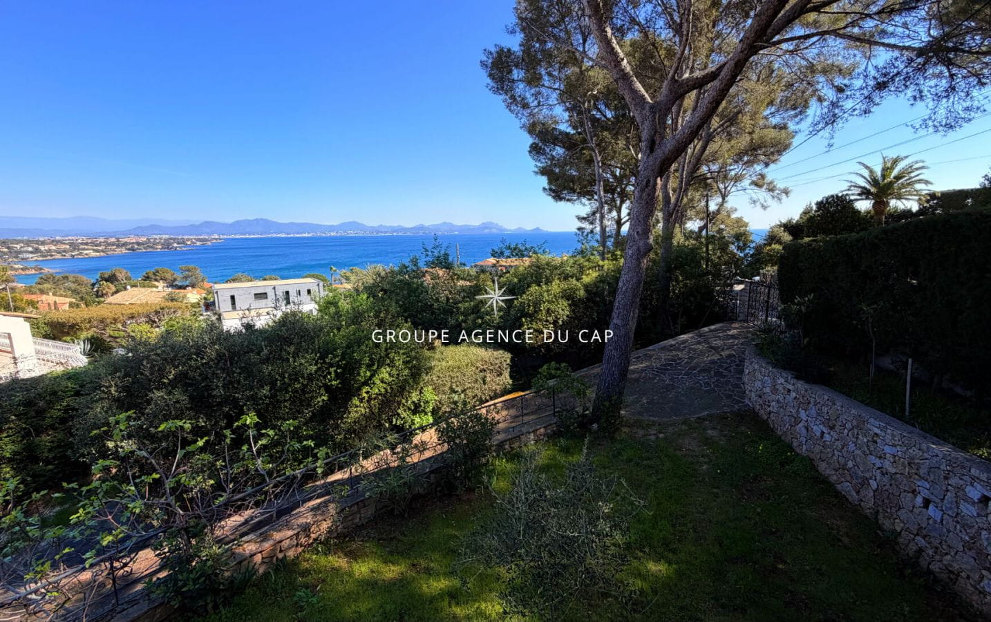 A VENDRE VILLA DE 117M2 AVEC VUE MER BON POTENTIEL, AUX ISSAMBRES Image 16