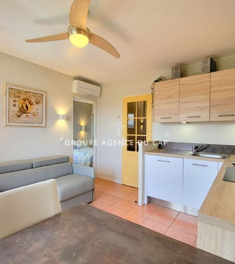 APPARTEMENT T2 AU DERNIER ETAGE AVEC VUE MER, AUX ISSAMBRES
