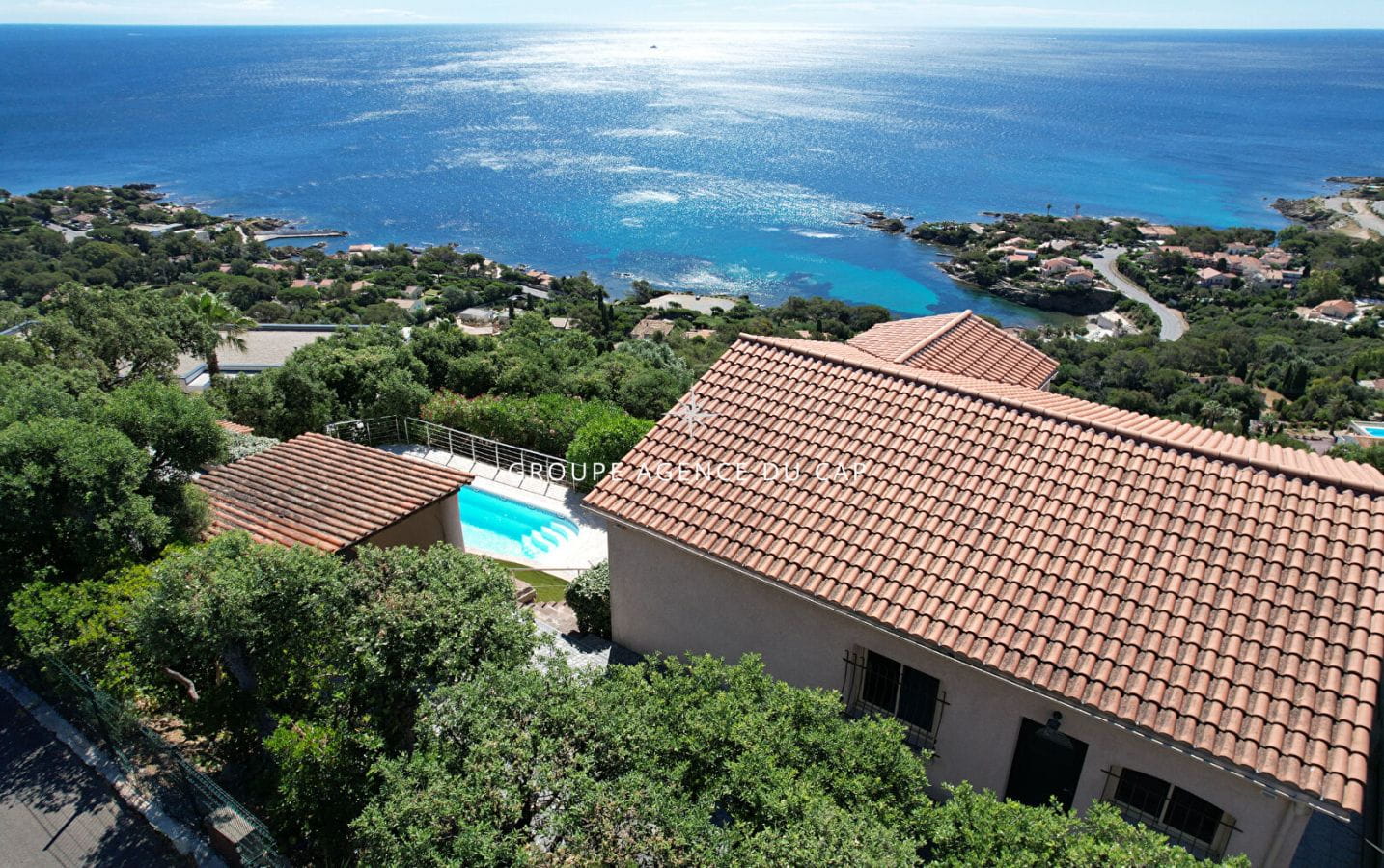 A VENDRE VILLA « BEAUMONT » 4 CHAMBRES 2 APPARTEMENTS PISCINE PARKINGS AUX ISSAMBRES Image 2
