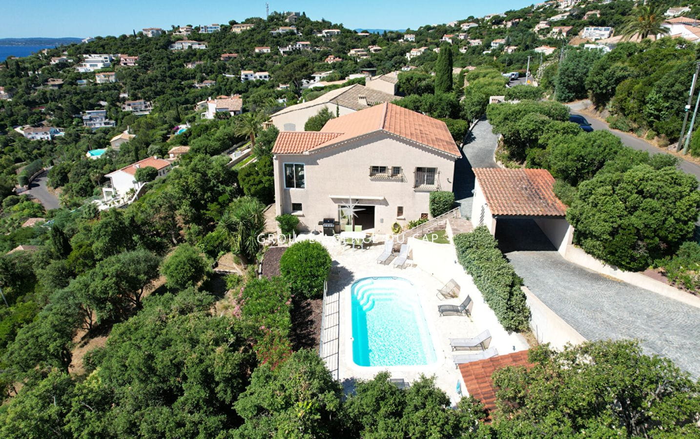 A VENDRE VILLA « BEAUMONT » 4 CHAMBRES 2 APPARTEMENTS PISCINE PARKINGS AUX ISSAMBRES Image 3