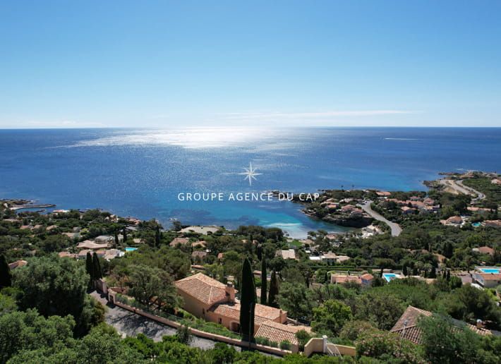 A VENDRE VILLA « BEAUMONT » 4 CHAMBRES 2 APPARTEMENTS PISCINE PARKINGS AUX ISSAMBRES
