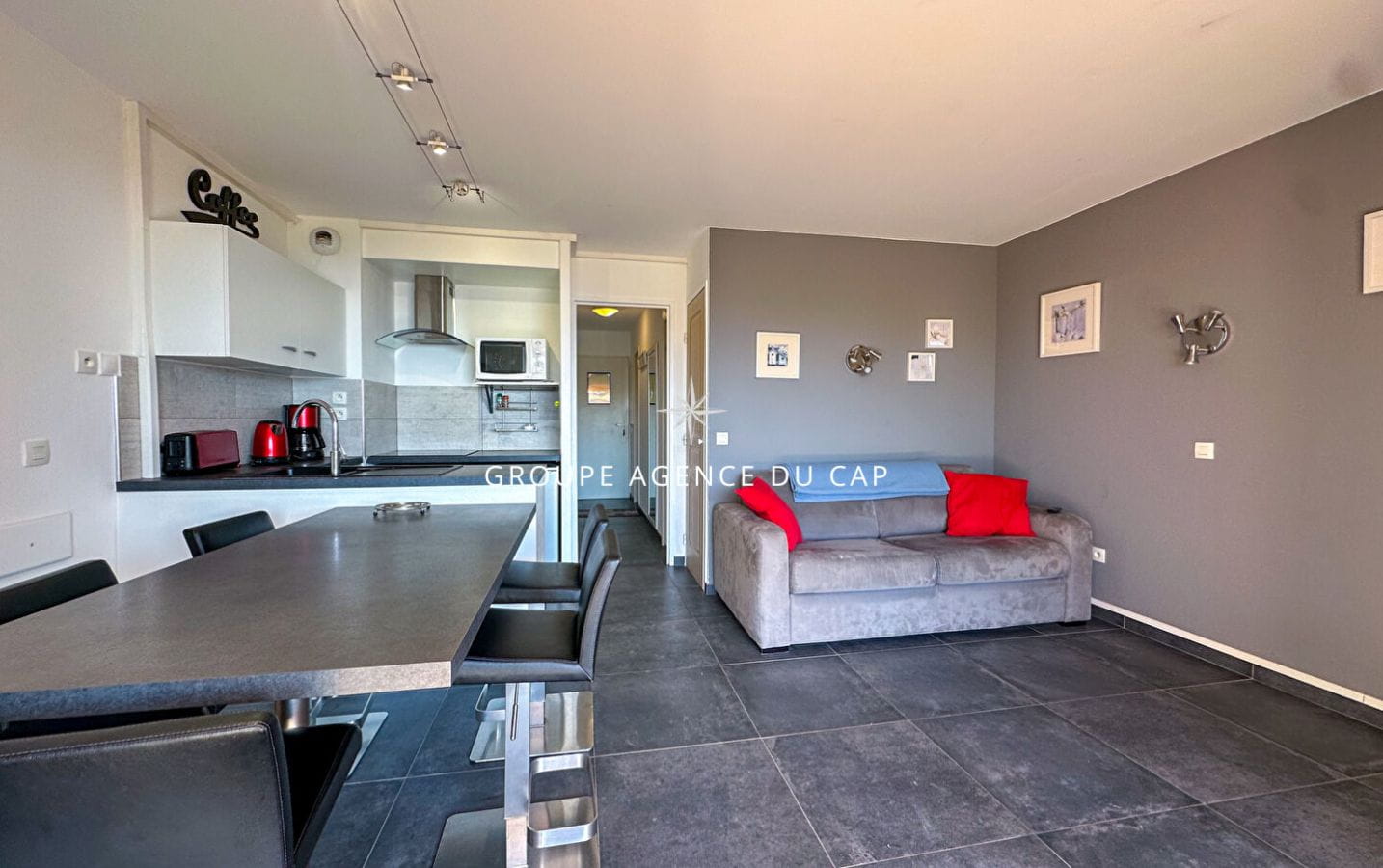 APPARTEMENT 3P VUE MER AVEC PLACE DE PARKING RESIDENCE SECURISEE AVEC PISCINE Image 3