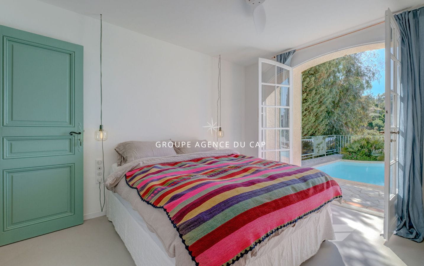 VUE MER SUR LE GOLFE DE SAINT TROPEZ PROVENCALE DE CHARME RENOVEE AVEC PISCINE GARAGE ET SOUS SOL AUX ISSAMBRES Image 11