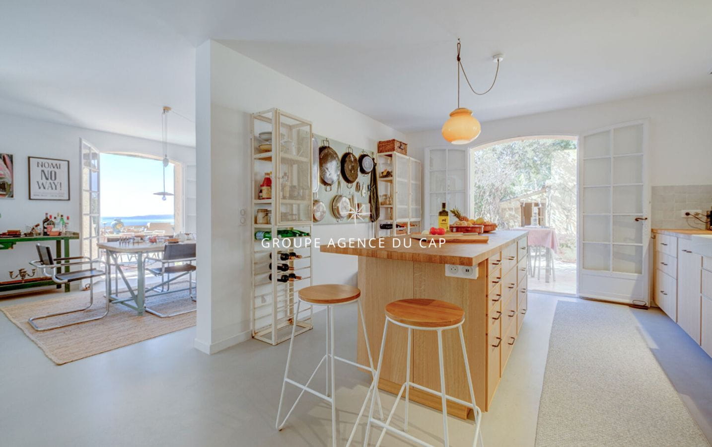 VUE MER SUR LE GOLFE DE SAINT TROPEZ PROVENCALE DE CHARME RENOVEE AVEC PISCINE GARAGE ET SOUS SOL AUX ISSAMBRES Image 6
