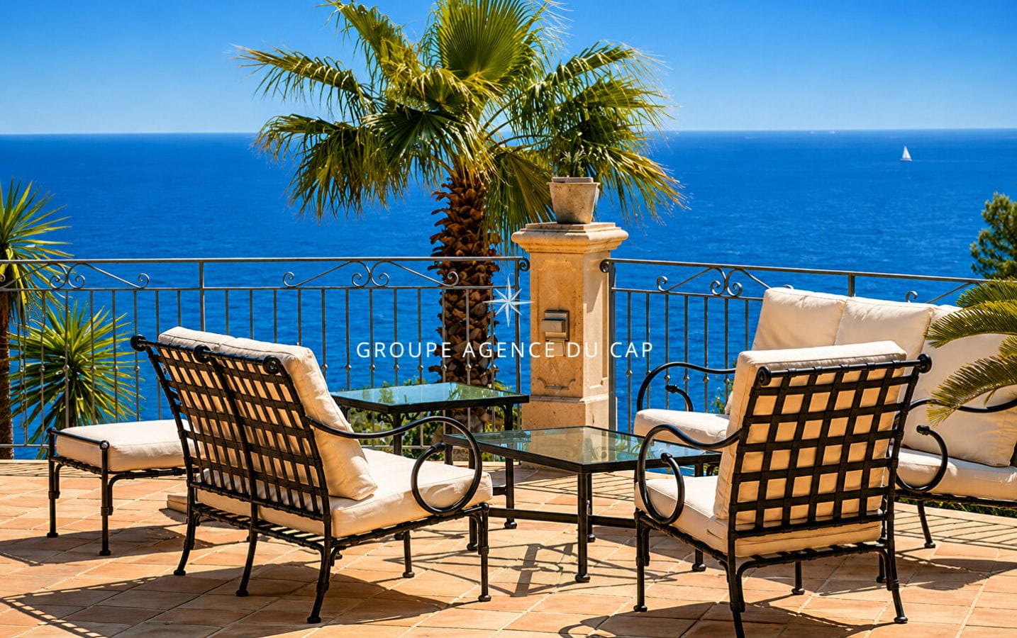 A VENDRE VILLA TRES BELLE VUE MER 5 CHAMBRES ET BUREAU PISCINE GARAGE DOUBLE PLAGES ET COMMERCES A PIED, AUX ISSAMBRES Image 1