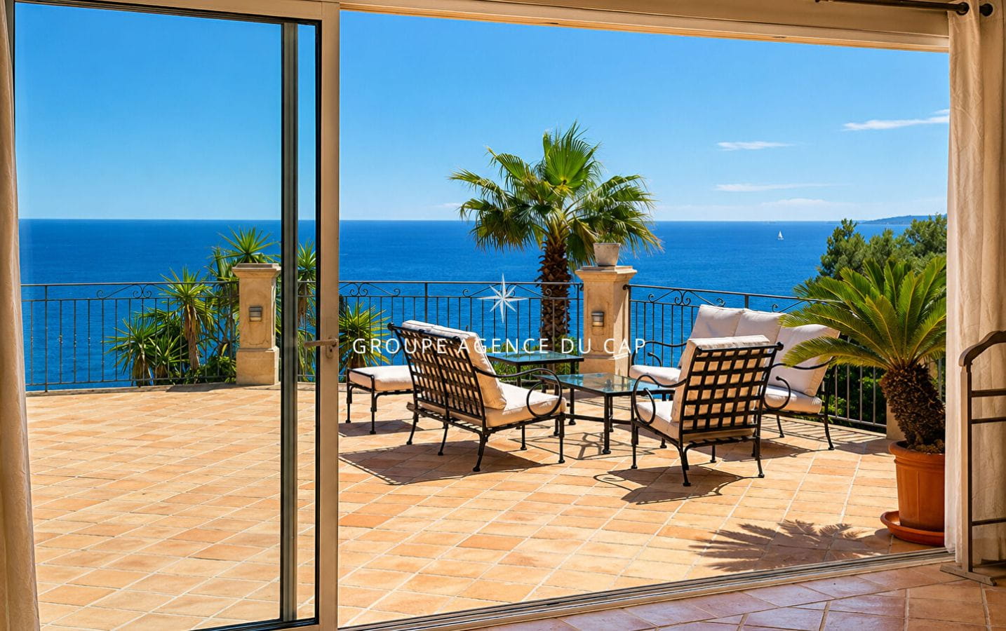 A VENDRE VILLA TRES BELLE VUE MER 5 CHAMBRES ET BUREAU PISCINE GARAGE DOUBLE PLAGES ET COMMERCES A PIED, AUX ISSAMBRES Image 12