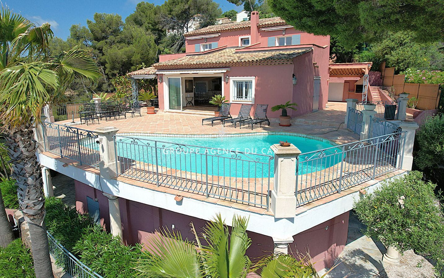 A VENDRE VILLA TRES BELLE VUE MER 5 CHAMBRES ET BUREAU PISCINE GARAGE DOUBLE PLAGES ET COMMERCES A PIED, AUX ISSAMBRES Image 14