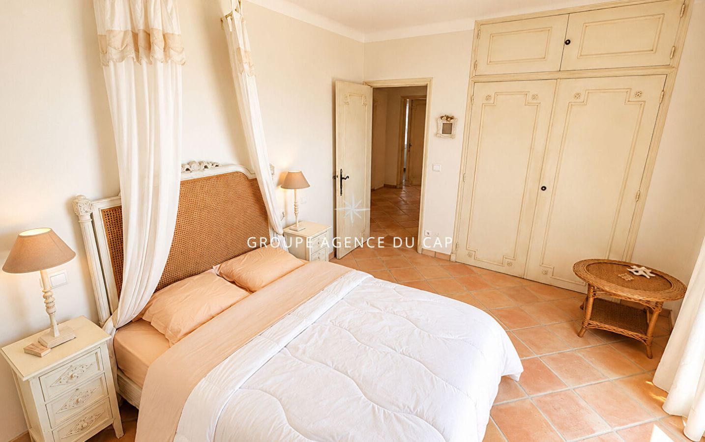 A VENDRE VILLA TRES BELLE VUE MER 5 CHAMBRES ET BUREAU PISCINE GARAGE DOUBLE PLAGES ET COMMERCES A PIED, AUX ISSAMBRES Image 7