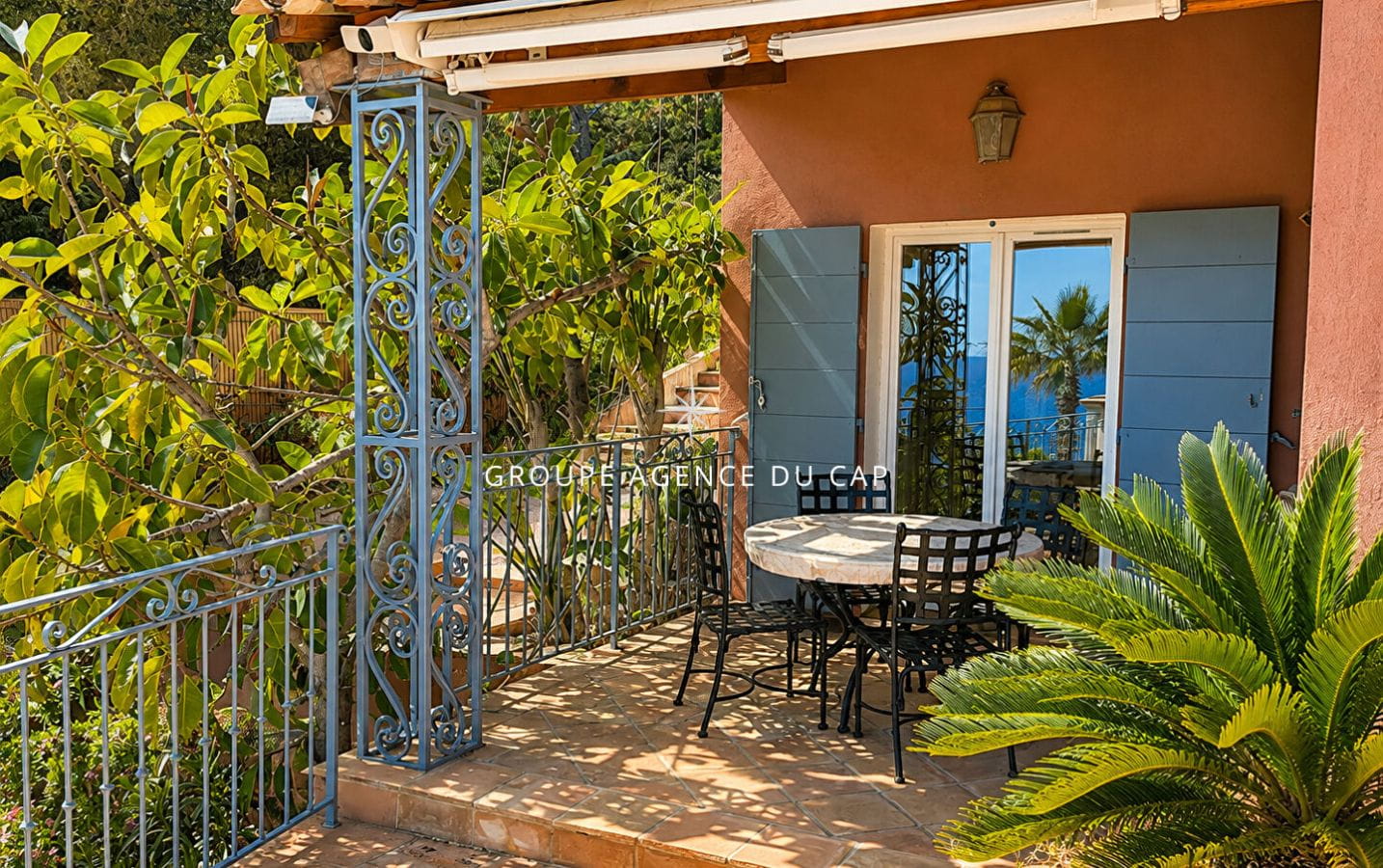 A VENDRE VILLA TRES BELLE VUE MER 5 CHAMBRES ET BUREAU PISCINE GARAGE DOUBLE PLAGES ET COMMERCES A PIED, AUX ISSAMBRES Image 9