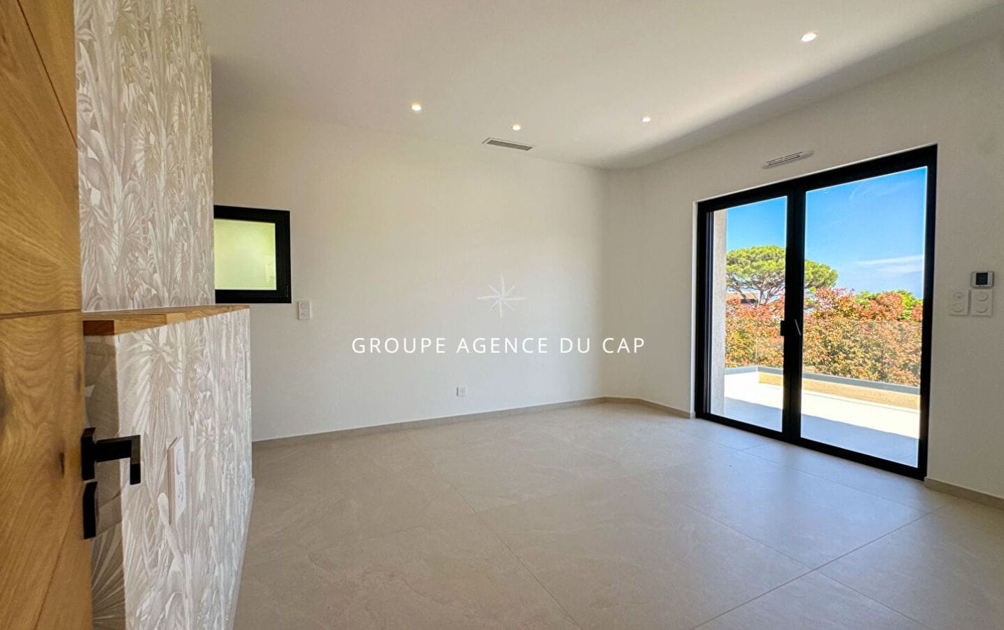 VILLA RECENTE 7 PIECES AVEC VUE MER GARAGE 70 M² ET PISCINE, AUX ISSAMBRES Image 11