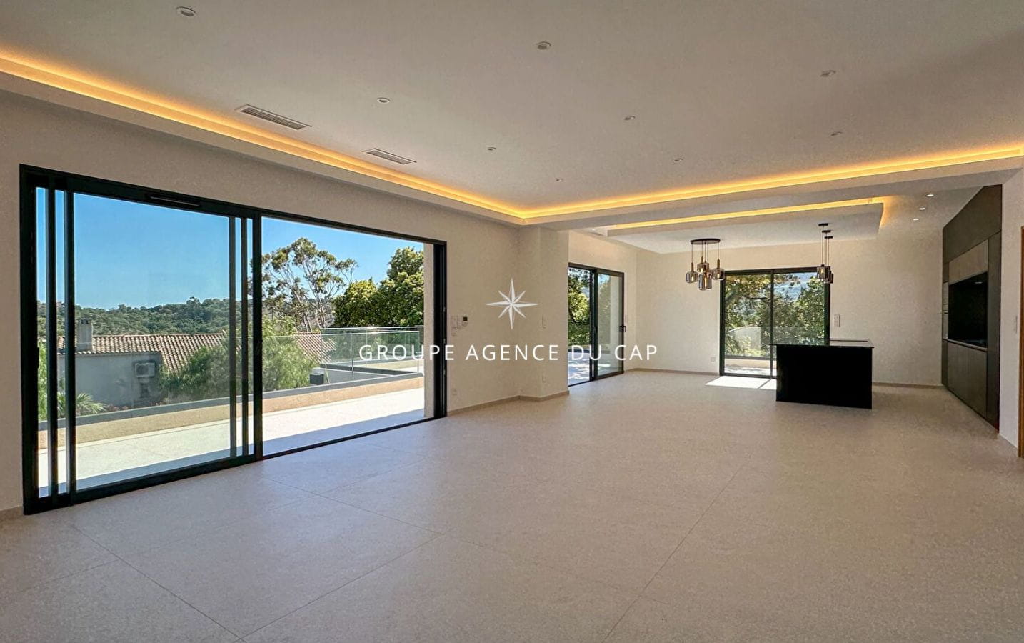 VILLA RECENTE 7 PIECES AVEC VUE MER GARAGE 70 M² ET PISCINE, AUX ISSAMBRES Image 5