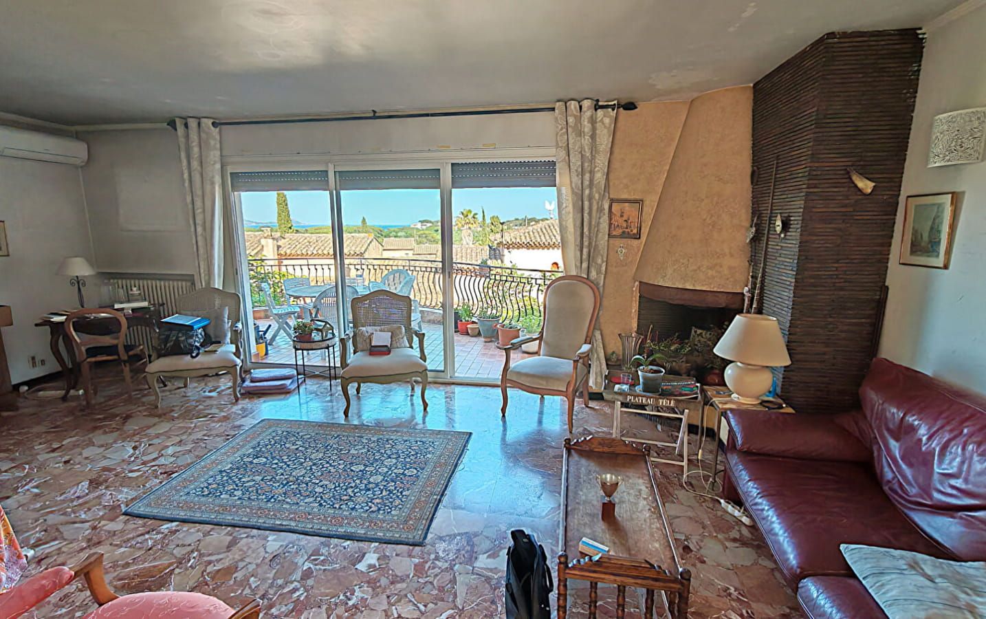 OFFRE ACCEPTEE – EN ATTENTE DE PROMESSE DE VENTE – A VENDRE VILLA VUE MER AVEC 5 CHAMBRES ET BUREAU ENVIRON 265M² HABITABLES GARAGE DE 40M² SUR TERRAIN PLAT A 900M DU CENTRE VILLE DE ST AYGULF Image 1