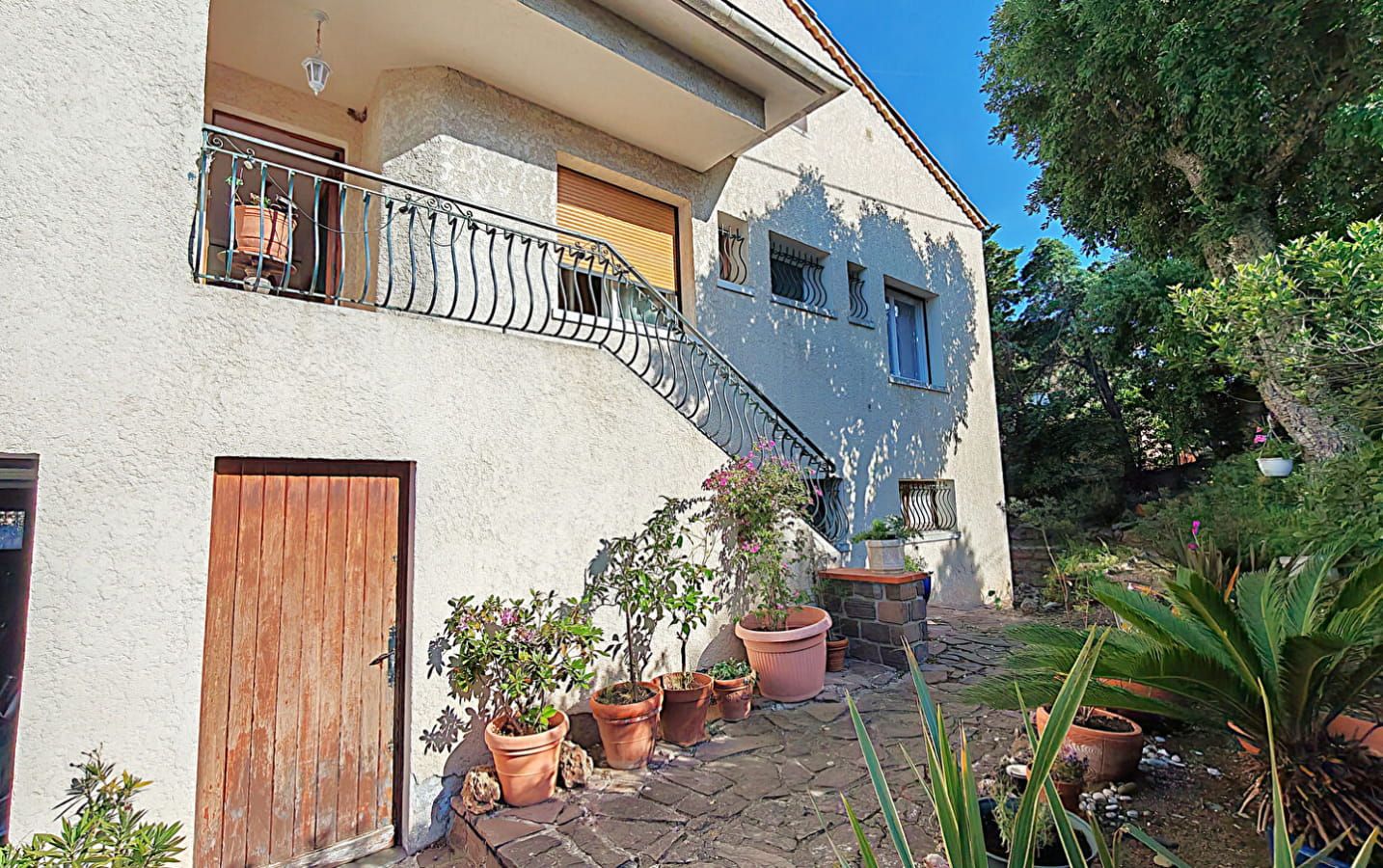 OFFRE ACCEPTEE – EN ATTENTE DE PROMESSE DE VENTE – A VENDRE VILLA VUE MER AVEC 5 CHAMBRES ET BUREAU ENVIRON 265M² HABITABLES GARAGE DE 40M² SUR TERRAIN PLAT A 900M DU CENTRE VILLE DE ST AYGULF Image 4