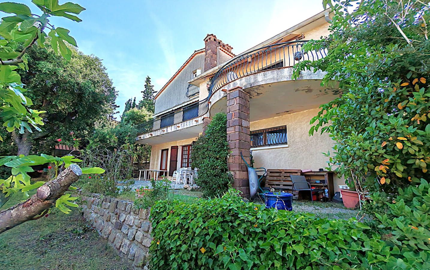 OFFRE ACCEPTEE – EN ATTENTE DE PROMESSE DE VENTE – A VENDRE VILLA VUE MER AVEC 5 CHAMBRES ET BUREAU ENVIRON 265M² HABITABLES GARAGE DE 40M² SUR TERRAIN PLAT A 900M DU CENTRE VILLE DE ST AYGULF Image 7