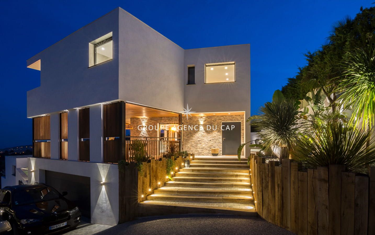 CONTEMPORAINE 8 PIECES  VUE MER PANORAMIQUE AVEC DOUBLE GARAGE ET PISCINE Image 15