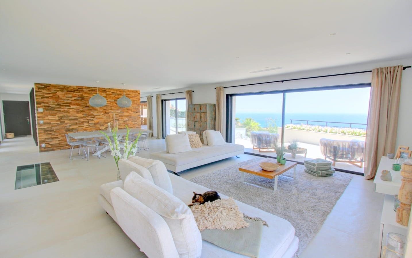 CONTEMPORAINE 8 PIECES  VUE MER PANORAMIQUE AVEC DOUBLE GARAGE ET PISCINE Image 2