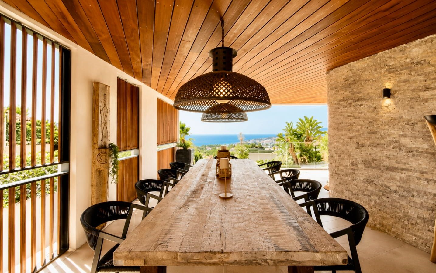 VILLA CONTEMPORAINE 8 PIECES  VUE MER PANORAMIQUE AVEC DOUBLE GARAGE ET PISCINE Image 3
