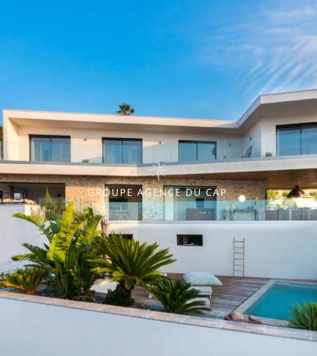 VILLA CONTEMPORAINE 8 PIECES  VUE MER PANORAMIQUE AVEC DOUBLE GARAGE ET PISCINE