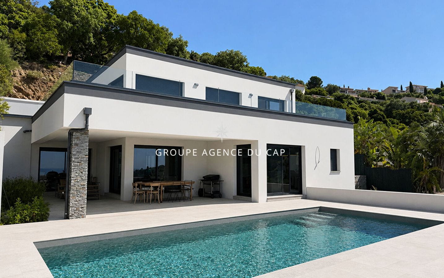 A VENDRE VILLA CONTEMPORAINE VUE MER 5 CHAMBRES PISCINE GRAND GARAGE AUX ISSAMBRES Image 0